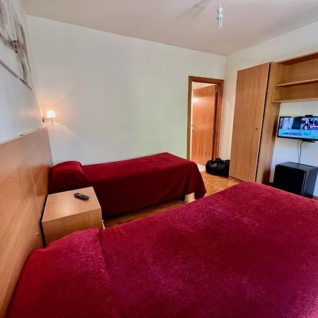 Hostal Madrazo Barcelona Luaran gambar