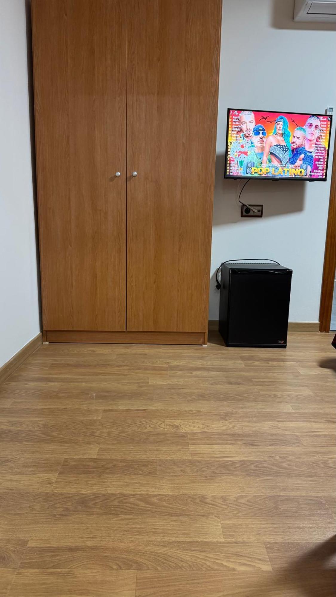Hostal Madrazo Barcelona Luaran gambar