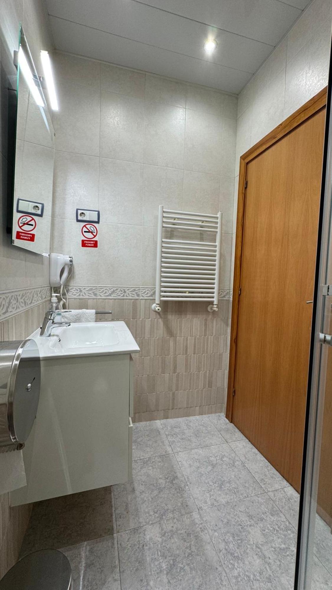 Hostal Madrazo Barcelona Luaran gambar
