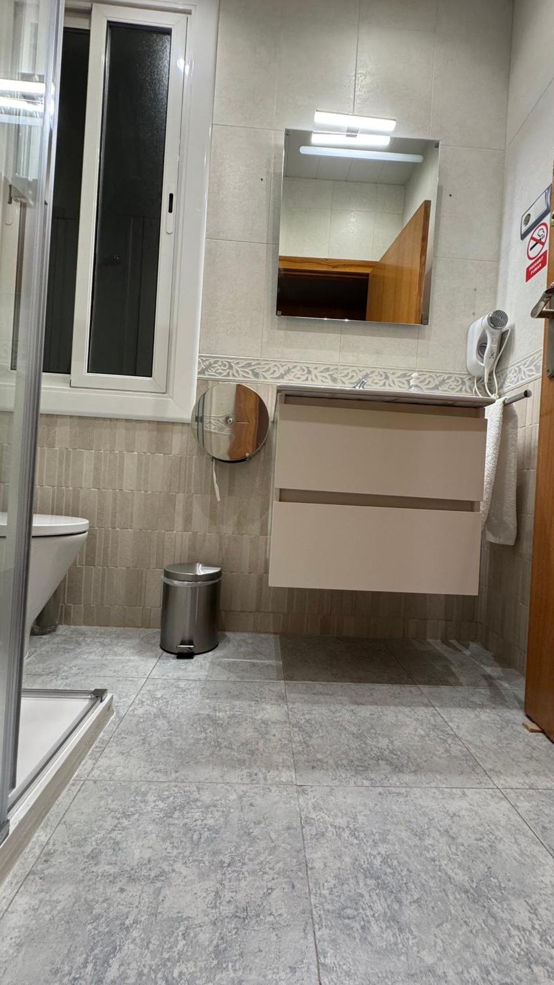 Hostal Madrazo Barcelona Luaran gambar