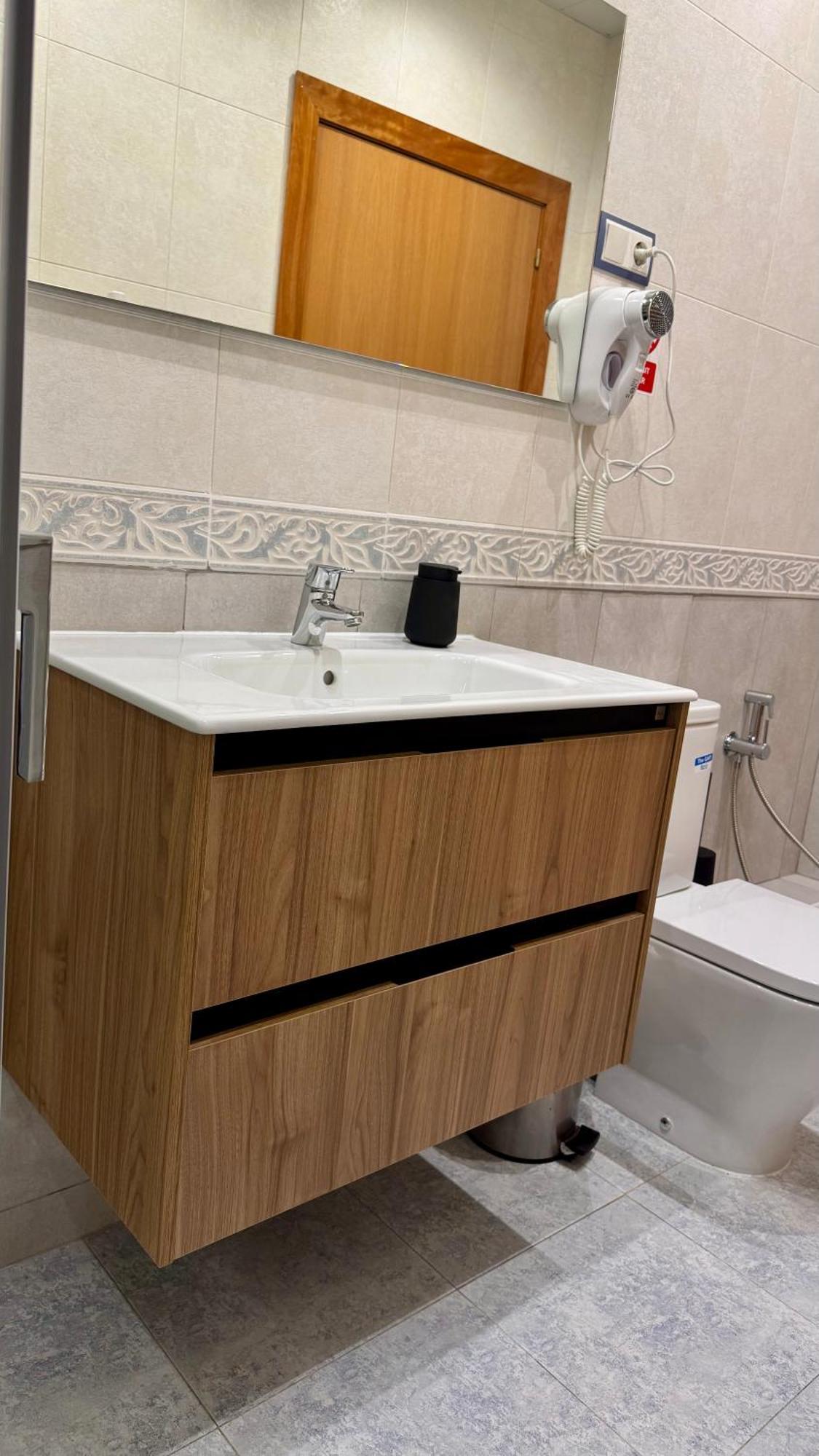 Hostal Madrazo Barcelona Luaran gambar