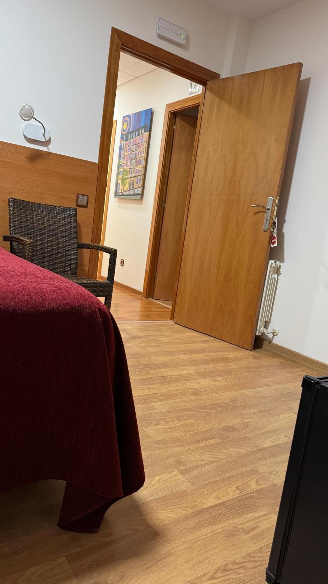 Hostal Madrazo Barcelona Luaran gambar