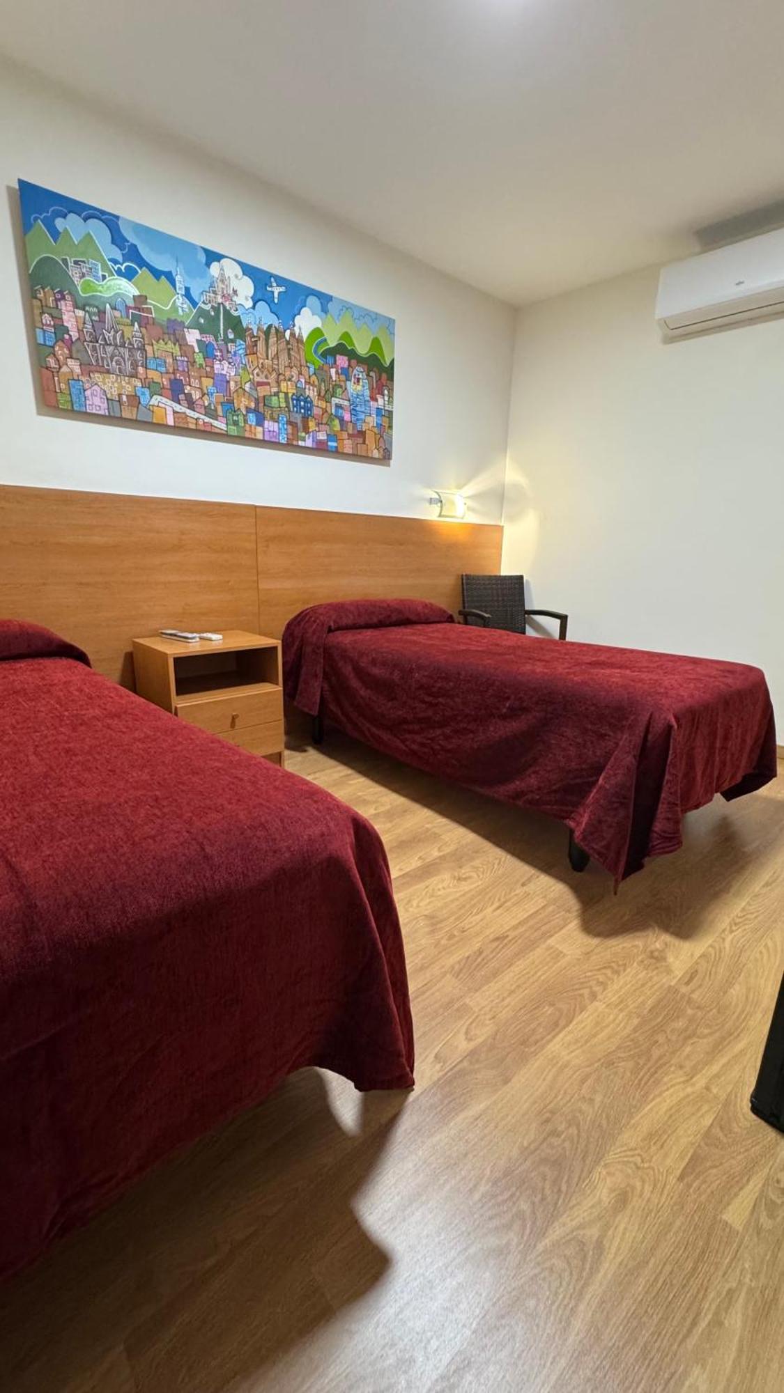 Hostal Madrazo Barcelona Luaran gambar
