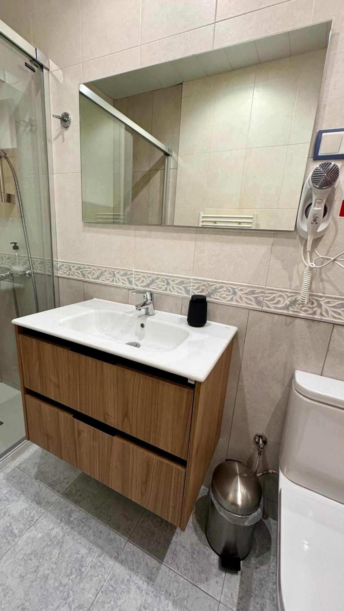 Hostal Madrazo Barcelona Luaran gambar