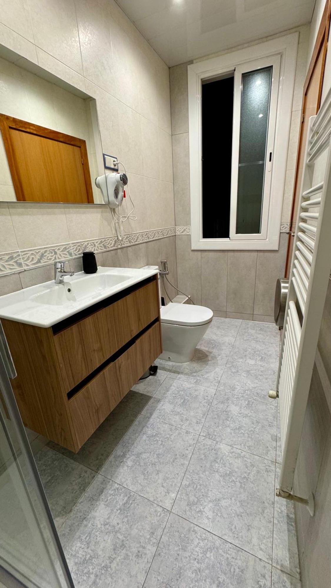 Hostal Madrazo Barcelona Luaran gambar