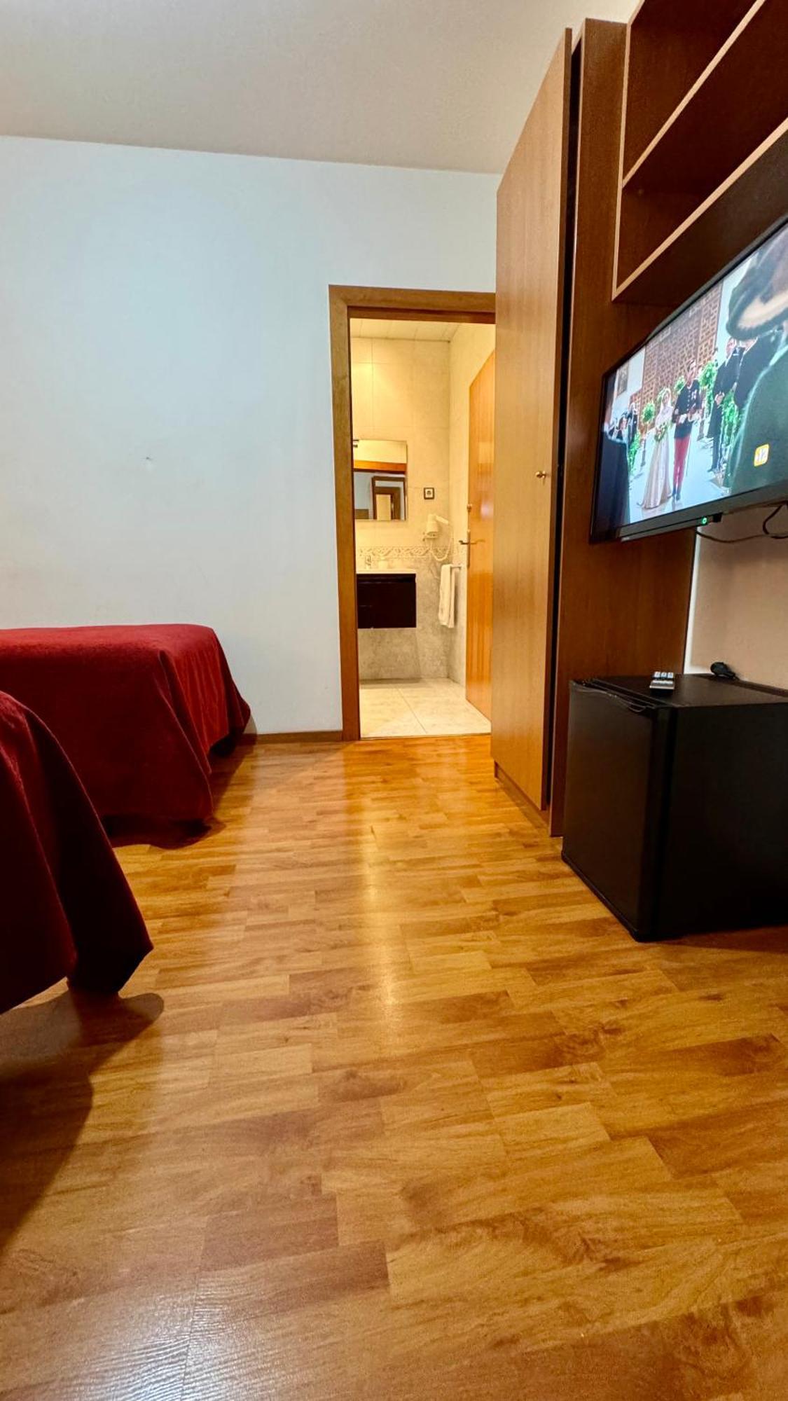 Hostal Madrazo Barcelona Luaran gambar