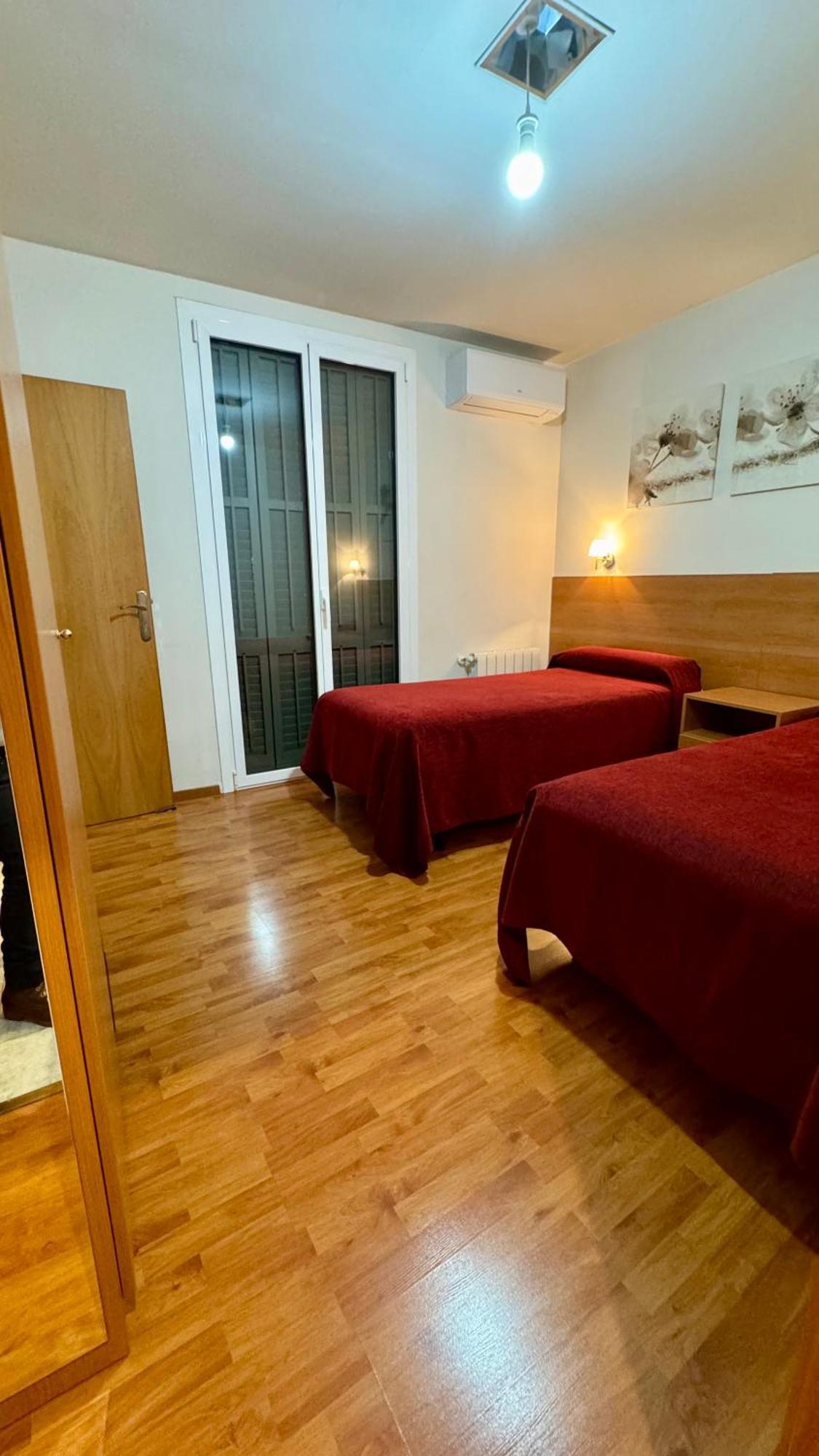 Hostal Madrazo Barcelona Luaran gambar
