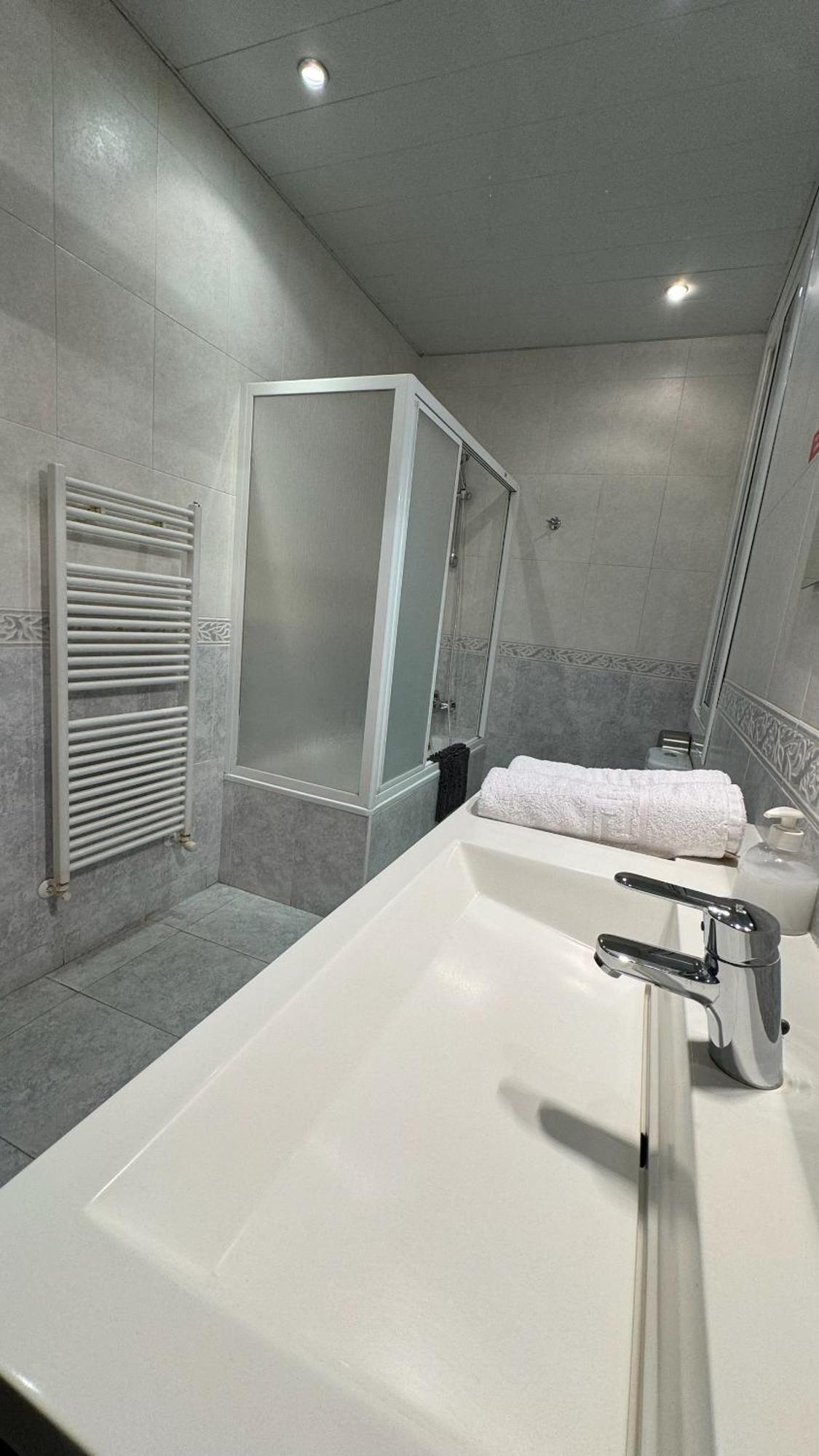 Hostal Madrazo Barcelona Luaran gambar
