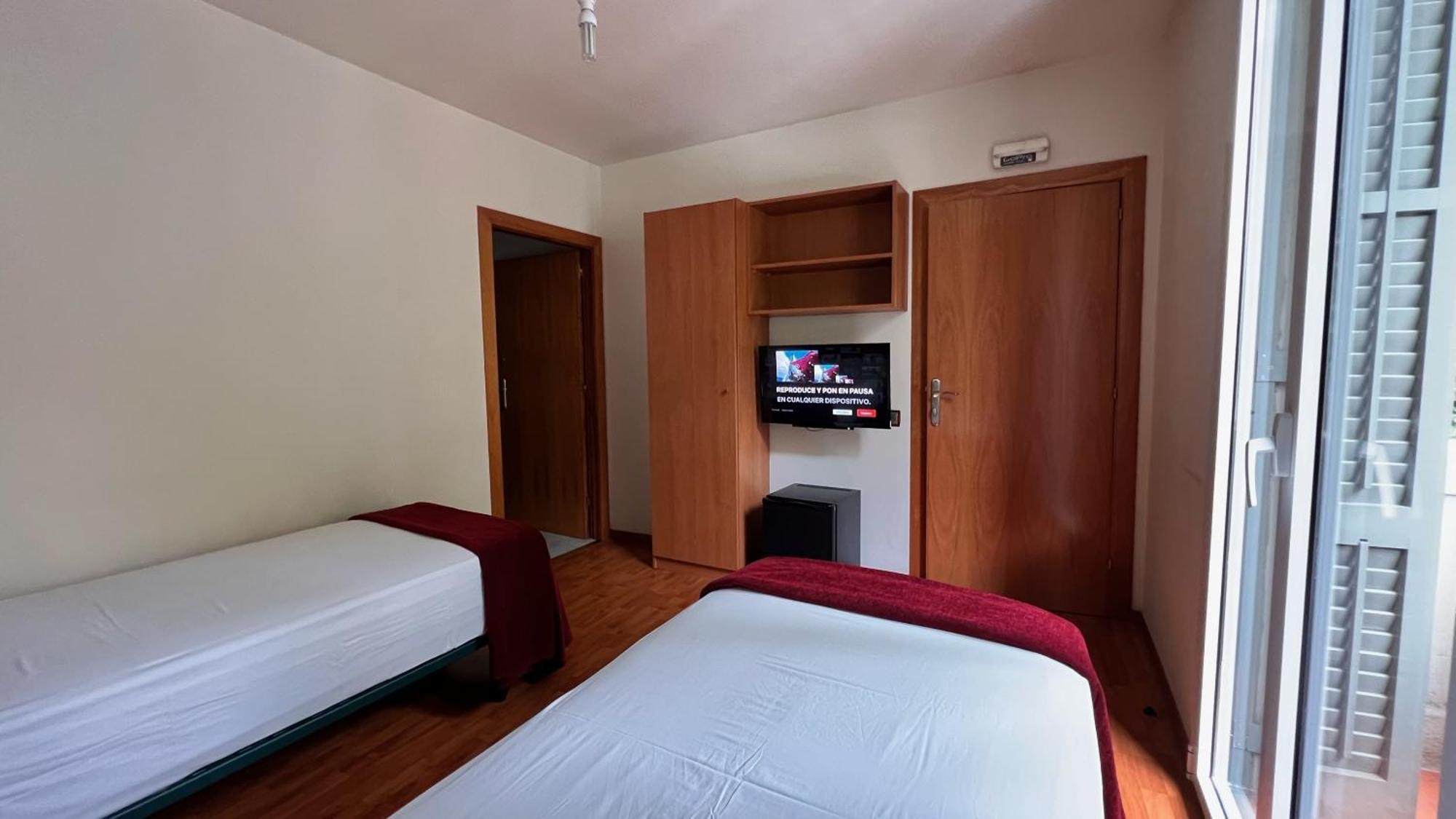 Hostal Madrazo Barcelona Luaran gambar