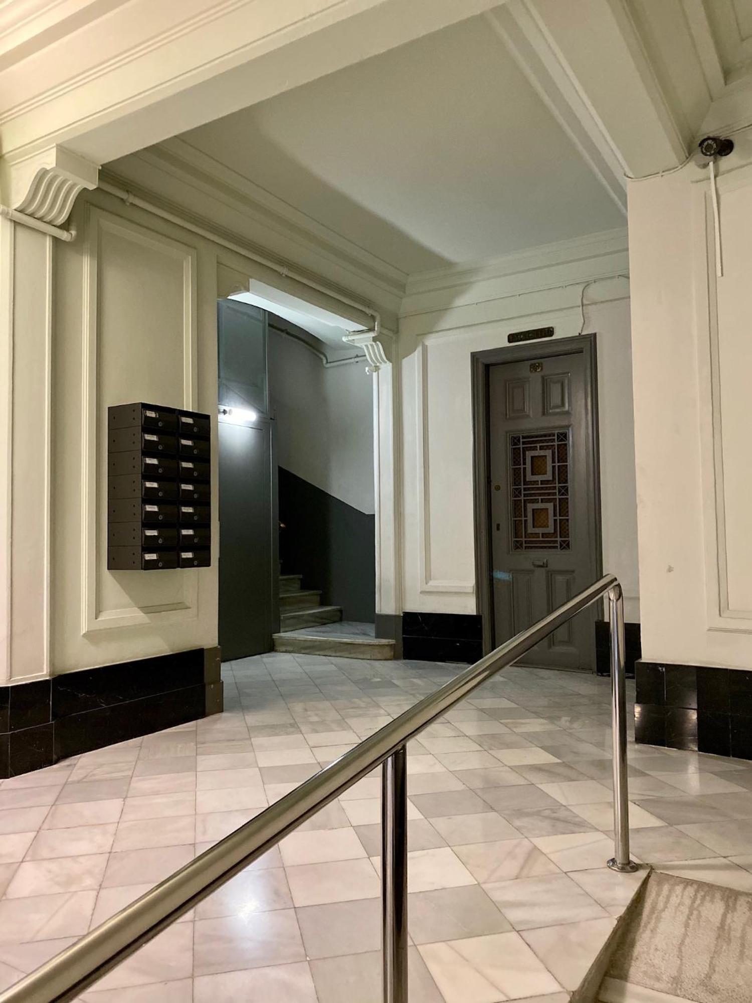 Hostal Madrazo Barcelona Luaran gambar