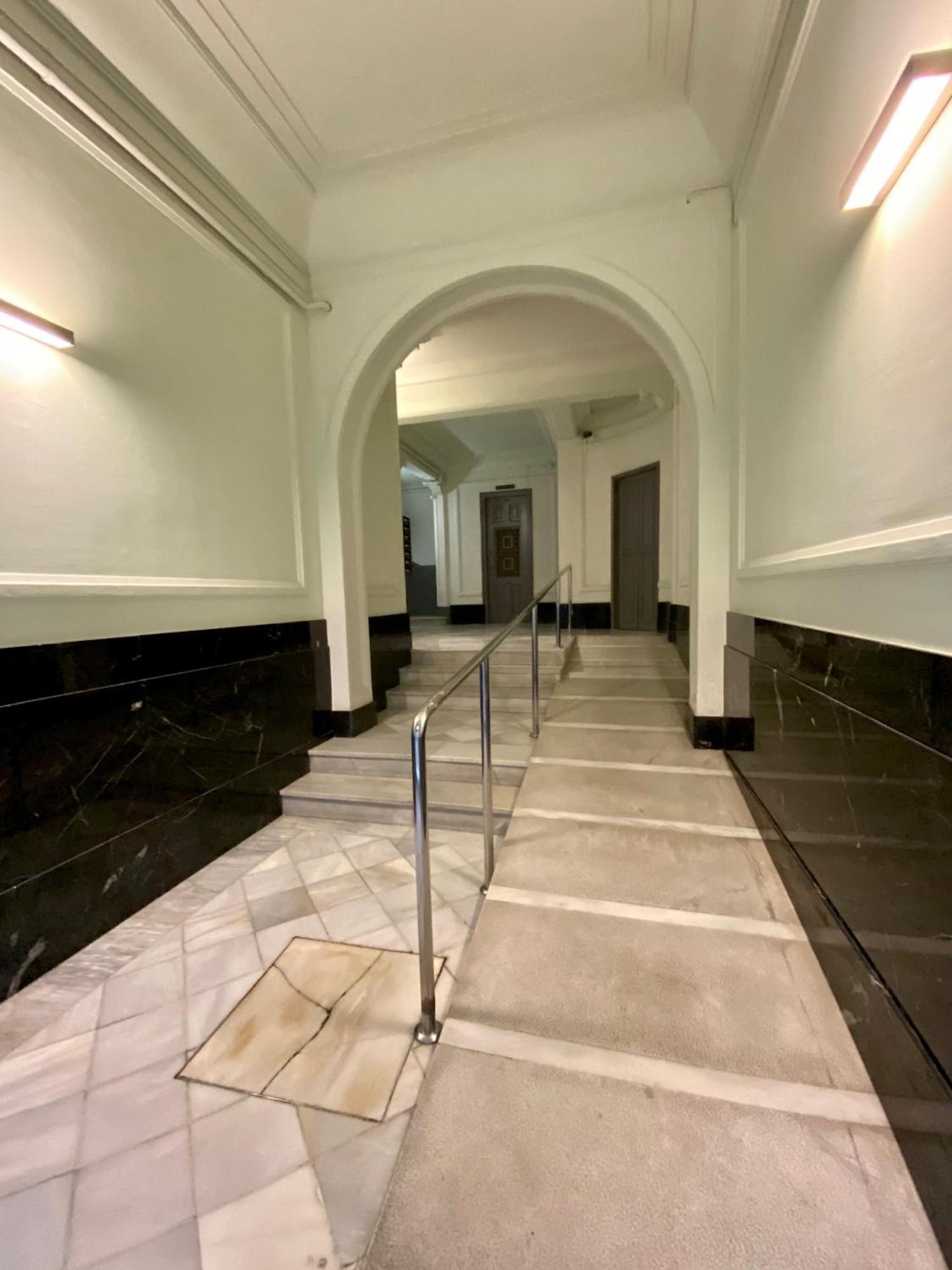Hostal Madrazo Barcelona Luaran gambar