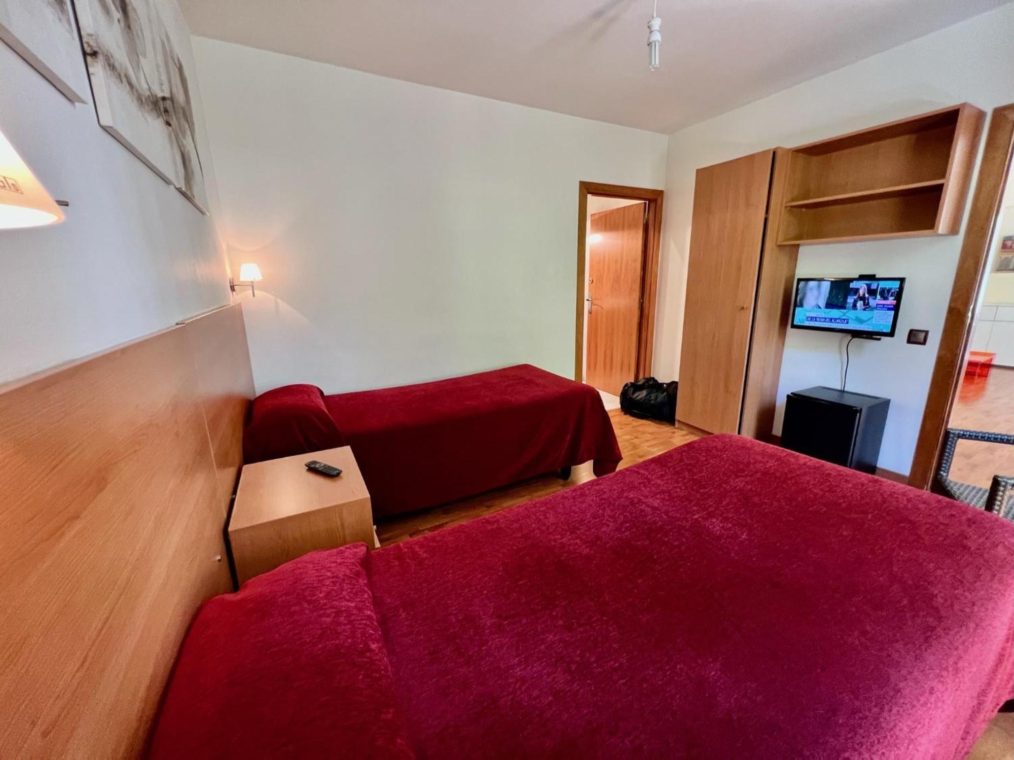 Hostal Madrazo Barcelona Luaran gambar
