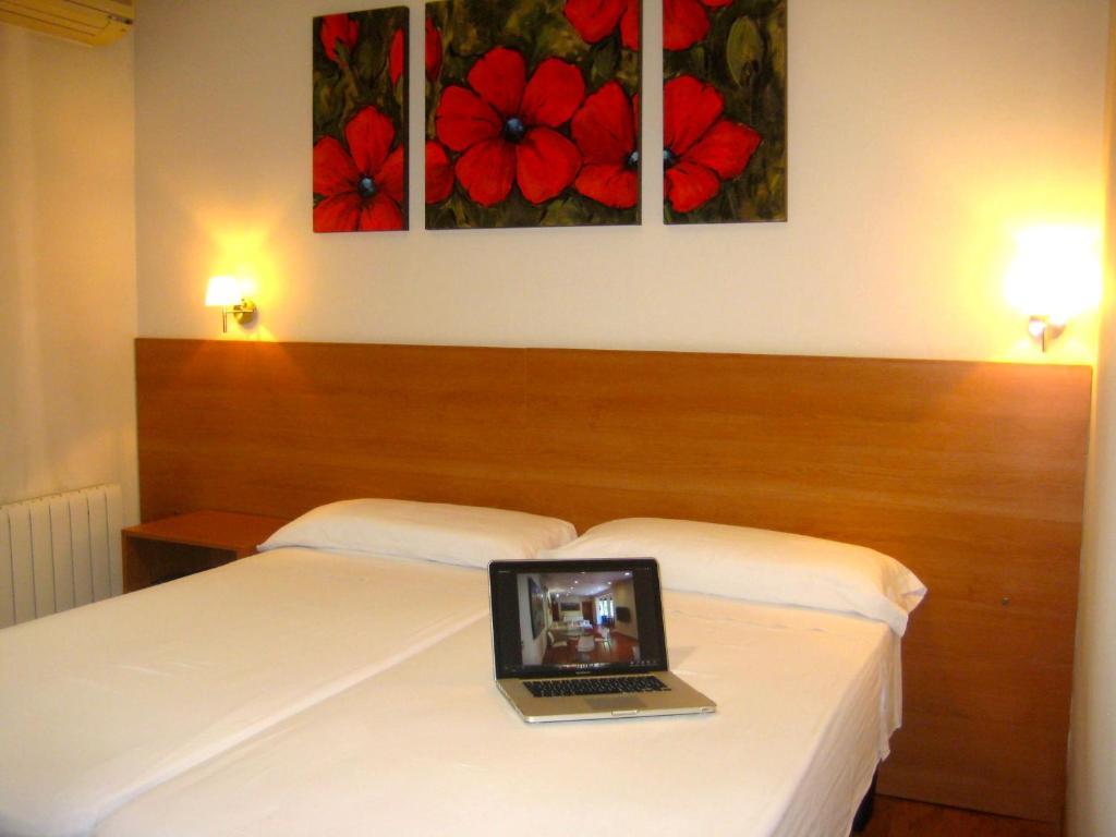Hostal Madrazo Barcelona Luaran gambar
