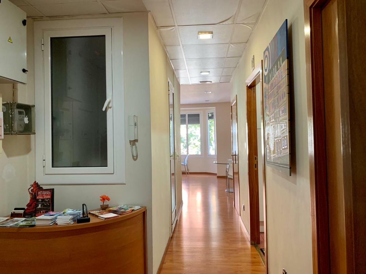 Hostal Madrazo Barcelona Luaran gambar